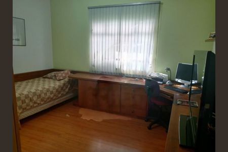 Casa à venda com 140m², 2 quartos e 8 vagas