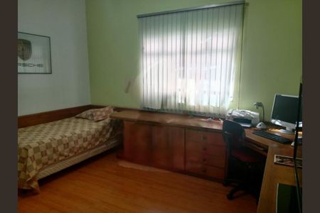 Casa à venda com 140m², 2 quartos e 8 vagas