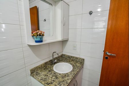 Apartamento à venda com 57m², 2 quartos e 1 vaga Apartamento à venda com 57m², 2 quartos e 1 vagaBanheiro Social