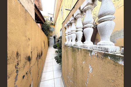 Casa à venda com 280m², 4 quartos e 2 vagas Casa à venda com 280m², 4 quartos e 2 vagasEntrada Lateral