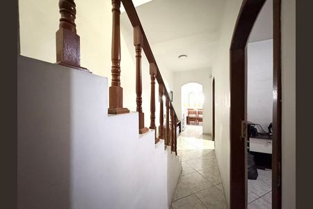 Casa à venda com 280m², 4 quartos e 2 vagas Casa à venda com 280m², 4 quartos e 2 vagasCorredor