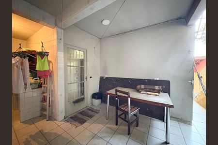 Casa à venda com 280m², 4 quartos e 2 vagas Casa à venda com 280m², 4 quartos e 2 vagasÁrea de Serviço