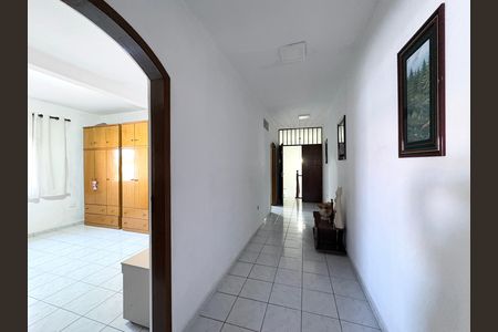Casa à venda com 280m², 4 quartos e 2 vagas Casa à venda com 280m², 4 quartos e 2 vagasCorredor das Suítes
