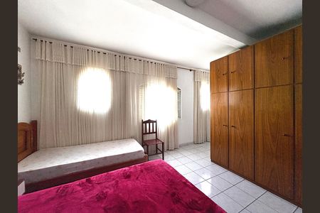Casa à venda com 280m², 4 quartos e 2 vagas Casa à venda com 280m², 4 quartos e 2 vagasSuíte 3