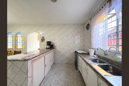 Casa à venda com 280m², 4 quartos e 2 vagas Casa à venda com 280m², 4 quartos e 2 vagasCozinha