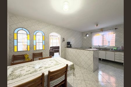Casa à venda com 280m², 4 quartos e 2 vagas Casa à venda com 280m², 4 quartos e 2 vagasCopa