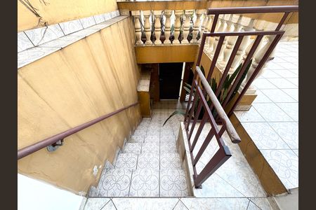 Casa à venda com 280m², 4 quartos e 2 vagas Casa à venda com 280m², 4 quartos e 2 vagasEscada externa principal