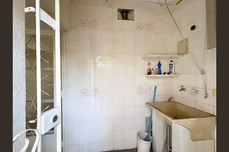 Casa à venda com 280m², 4 quartos e 2 vagas Casa à venda com 280m², 4 quartos e 2 vagasÁrea de Serviço da Edícula 1
