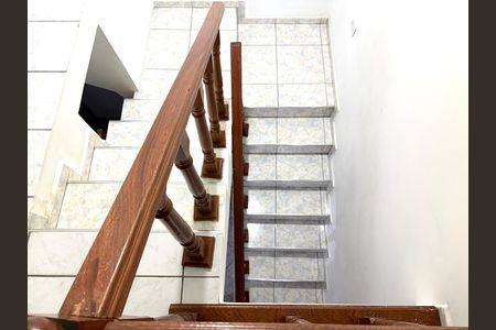 Casa à venda com 280m², 4 quartos e 2 vagas Casa à venda com 280m², 4 quartos e 2 vagasEscada