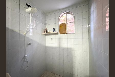 Casa à venda com 280m², 4 quartos e 2 vagas Casa à venda com 280m², 4 quartos e 2 vagasBanheiro 1