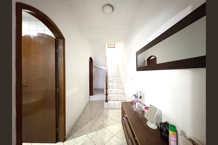 Casa à venda com 280m², 4 quartos e 2 vagas Casa à venda com 280m², 4 quartos e 2 vagasCorredor
