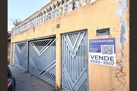 Casa à venda com 280m², 4 quartos e 2 vagas Casa à venda com 280m², 4 quartos e 2 vagasFachada