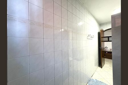 Casa à venda com 280m², 4 quartos e 2 vagas Casa à venda com 280m², 4 quartos e 2 vagasBanheiro 1