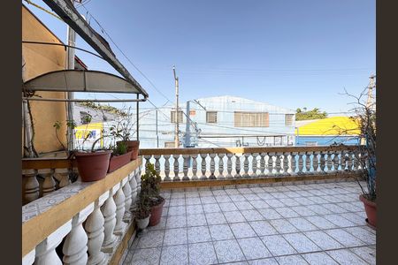 Casa à venda com 280m², 4 quartos e 2 vagas Casa à venda com 280m², 4 quartos e 2 vagasQuintal