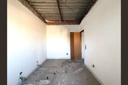 Casa à venda com 280m², 4 quartos e 2 vagas Casa à venda com 280m², 4 quartos e 2 vagasQuarto 6