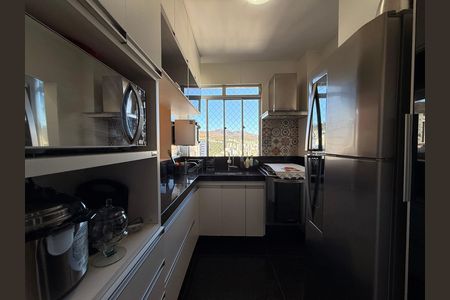 Cozinha de apartamento à venda com 2 quartos, 60m² em Buritis, Belo Horizonte