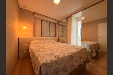 Apartamento à venda com 60m², 2 quartos e 2 vagas Apartamento à venda com 60m², 2 quartos e 2 vagasQuarto