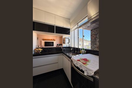 Cozinha de apartamento à venda com 2 quartos, 60m² em Buritis, Belo Horizonte