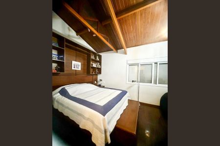 Casa à venda com 700m², 4 quartos e 2 vagas