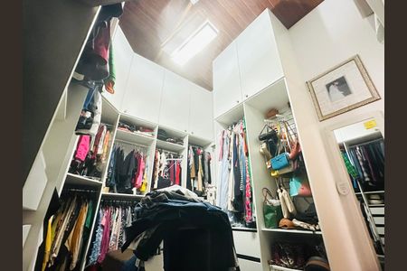 Casa à venda com 700m², 4 quartos e 2 vagas
