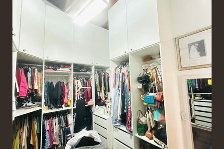 Casa à venda com 700m², 4 quartos e 2 vagas