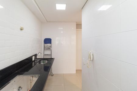 Apartamento para alugar com 42m², 2 quartos e sem vaga Apartamento para alugar com 42m², 2 quartos e sem vagaCozinha e área de serviço