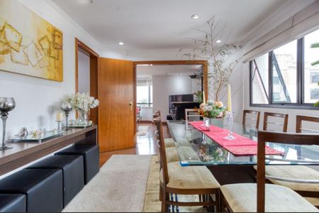 Apartamento à venda com 236m², 4 quartos e 3 vagas