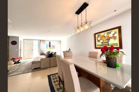Casa à venda com 305m², 4 quartos e 3 vagas