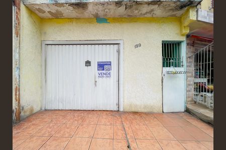 Casa à venda com 96m², 2 quartos e 3 vagas Casa à venda com 96m², 2 quartos e 3 vagasFachada