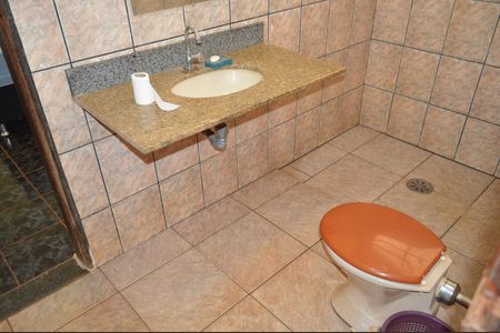 Casa para alugar com 300m², 4 quartos e 5 vagasBanheiro da Suíte 2