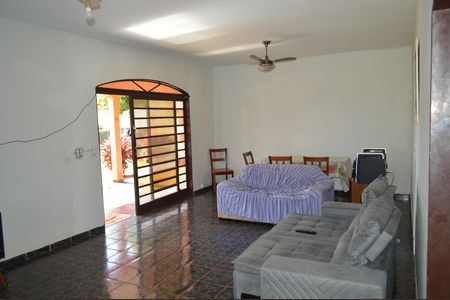 Casa para alugar com 300m², 4 quartos e 5 vagasSala