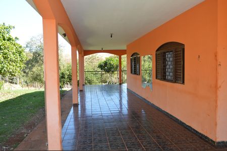 Casa para alugar com 300m², 4 quartos e 5 vagasCorredor Lateral