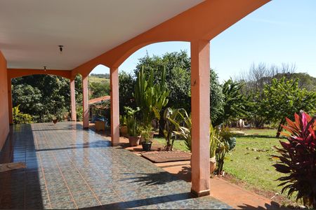 Casa para alugar com 300m², 4 quartos e 5 vagasCorredor Lateral