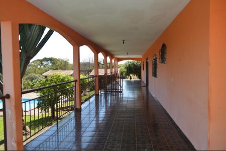 Casa para alugar com 300m², 4 quartos e 5 vagasCorredor Lateral