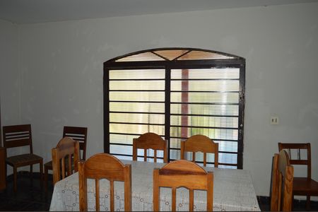 Casa para alugar com 300m², 4 quartos e 5 vagasSala