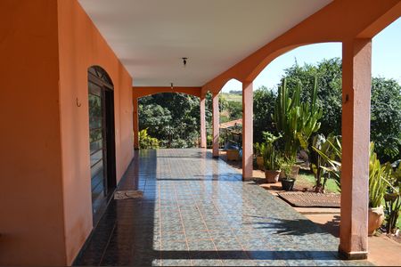 Casa para alugar com 300m², 4 quartos e 5 vagasCorredor Lateral