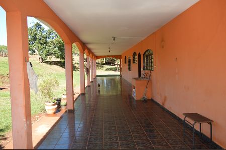 Casa para alugar com 300m², 4 quartos e 5 vagasCorredor Lateral