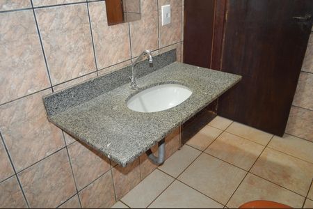 Casa para alugar com 300m², 4 quartos e 5 vagasBanheiro da Suíte 1