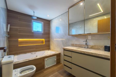 Apartamento para alugar com 200m², 3 quartos e 3 vagas Apartamento para alugar com 200m², 3 quartos e 3 vagasBanheiro da Suíte 2