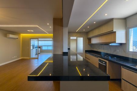 Apartamento para alugar com 200m², 3 quartos e 3 vagas Apartamento para alugar com 200m², 3 quartos e 3 vagasCozinha
