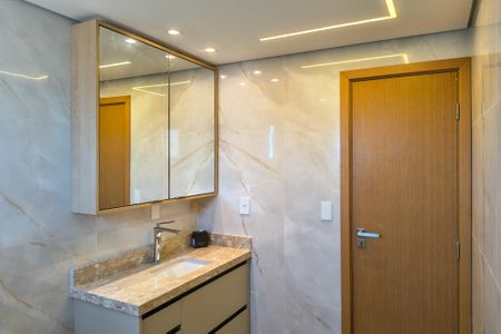 Apartamento para alugar com 200m², 3 quartos e 3 vagas Apartamento para alugar com 200m², 3 quartos e 3 vagasBanheiro da Suíte 2