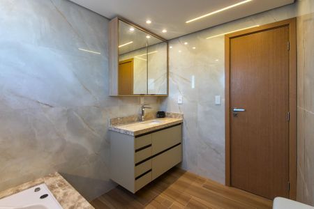 Apartamento para alugar com 200m², 3 quartos e 3 vagas Apartamento para alugar com 200m², 3 quartos e 3 vagasBanheiro da Suíte 2