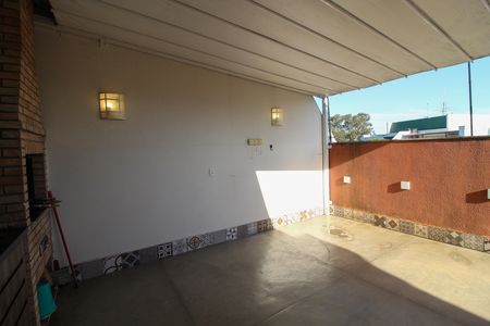 Apartamento à venda com 156m², 2 quartos e 3 vagas Apartamento à venda com 156m², 2 quartos e 3 vagasCobertura