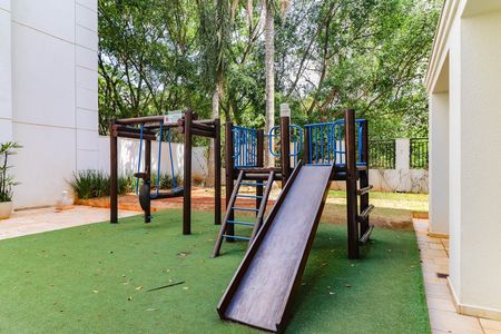 Apartamento à venda com 156m², 2 quartos e 3 vagas Apartamento à venda com 156m², 2 quartos e 3 vagasÁrea comum - Playground