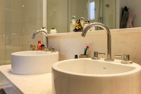 Apartamento à venda com 287m², 3 quartos e 5 vagasBanheiro da Suíte 1