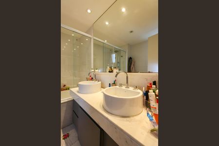 Apartamento à venda com 287m², 3 quartos e 5 vagasBanheiro da Suíte 1