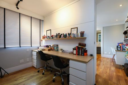 Apartamento à venda com 287m², 3 quartos e 5 vagasEscritório