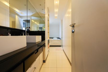 Apartamento à venda com 287m², 3 quartos e 5 vagasBanheiro da Suíte 3