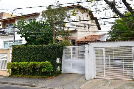 Casa à venda com 146m², 3 quartos e 3 vagas Casa à venda com 146m², 3 quartos e 3 vagasFachada