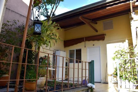 Casa à venda com 146m², 3 quartos e 3 vagas Casa à venda com 146m², 3 quartos e 3 vagasÁrea Externa - Edícula
